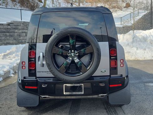 Used 2023 Land Rover Defender 110 X-Dynamic SE image 7