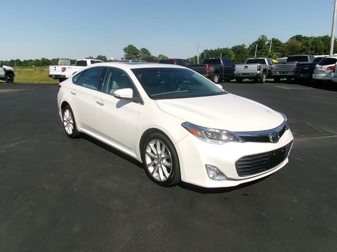 Used 2013 Toyota Avalon Limited w/ Technology Pkg FWD image 2