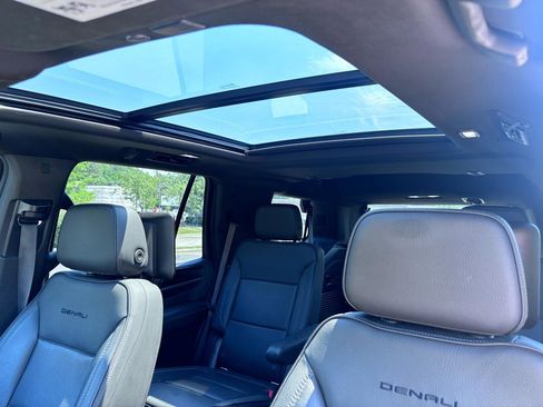 Used 2021 GMC Yukon Denali w/ Advanced Technology Package AWD/4WD image 12