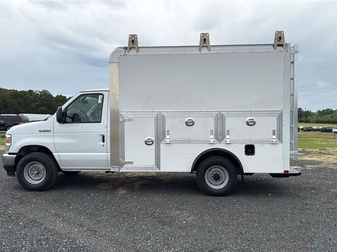 New 2027 Ford E-350 and Econoline 350 Super Duty RWD image 3