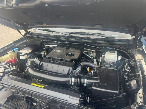 Used 2023 Nissan Frontier SV w/ SV Convenience Package image 8