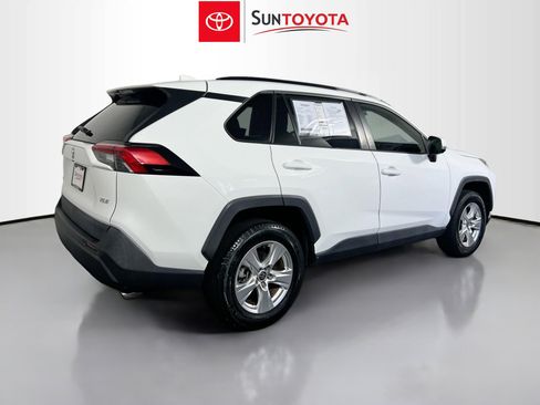Used 2021 Toyota RAV4 XLE w/ Convenience Package FWD image 4