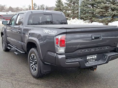 Used 2022 Toyota Tacoma TRD Sport image 9