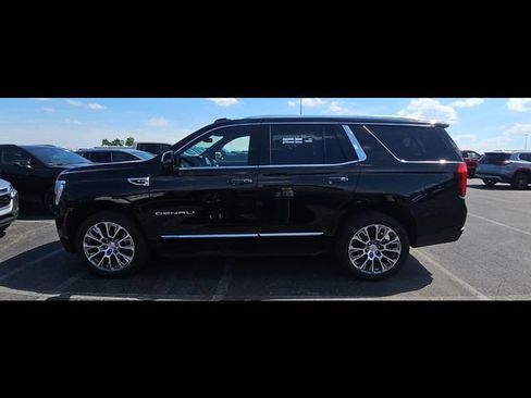 Used 2025 GMC Yukon Denali AWD/4WD image 5