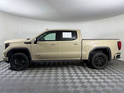 Used 2023 GMC Sierra 1500 AT4 w/ AT4 Premium Package AWD/4WD image 3
