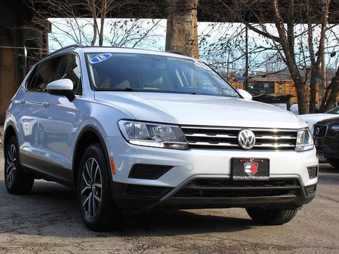 Used 2018 Volkswagen Tiguan SE image 1