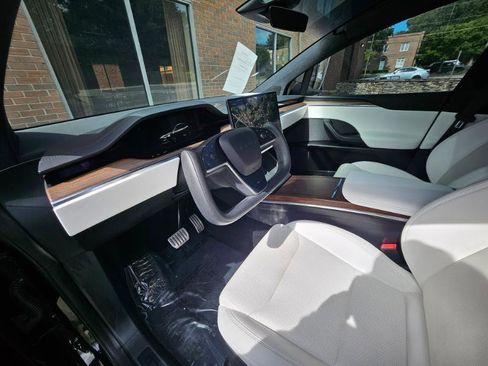 Used 2022 Tesla Model X AWD/4WD image 36