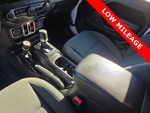 Used 2024 Jeep Gladiator Sport image 25