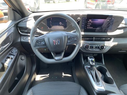 Used 2025 Buick Envista Preferred w/ Convenience II Package FWD image 9