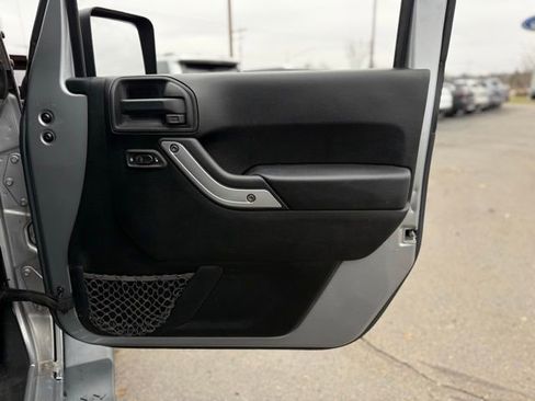 Used 2013 Jeep Wrangler Unlimited Sahara w/ Connectivity Group image 8