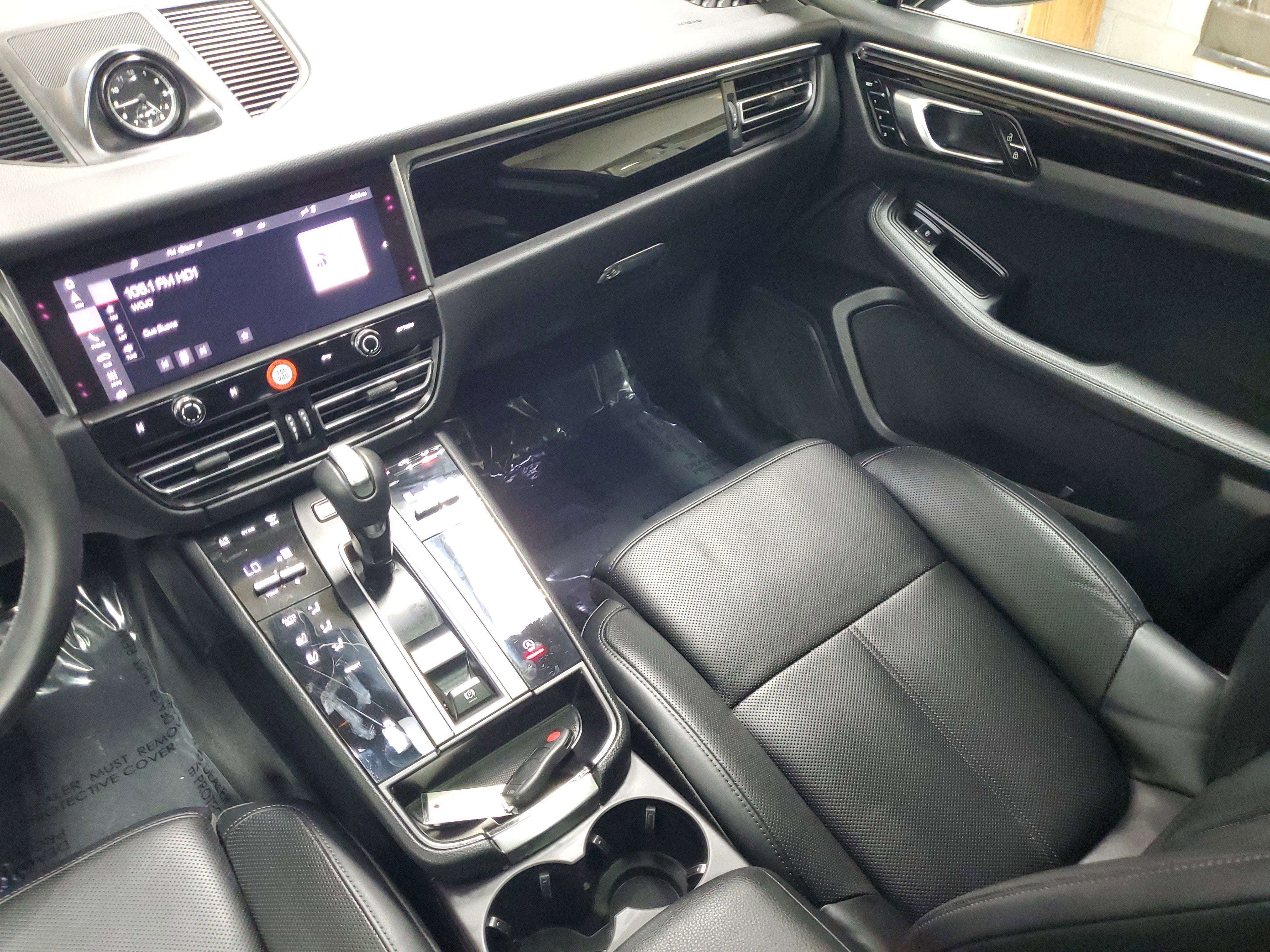 Used 2025 Porsche Macan AWD/4WD image 15