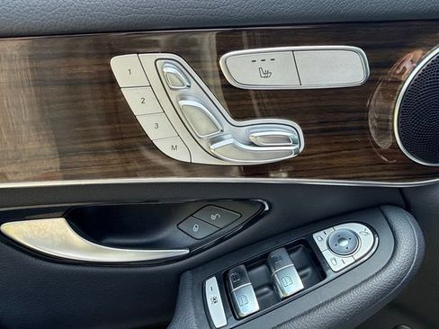 Used 2018 Mercedes-Benz GLC 300 4MATIC image 44