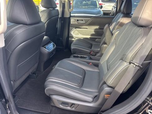 Used 2025 INFINITI QX80 Sensory image 11