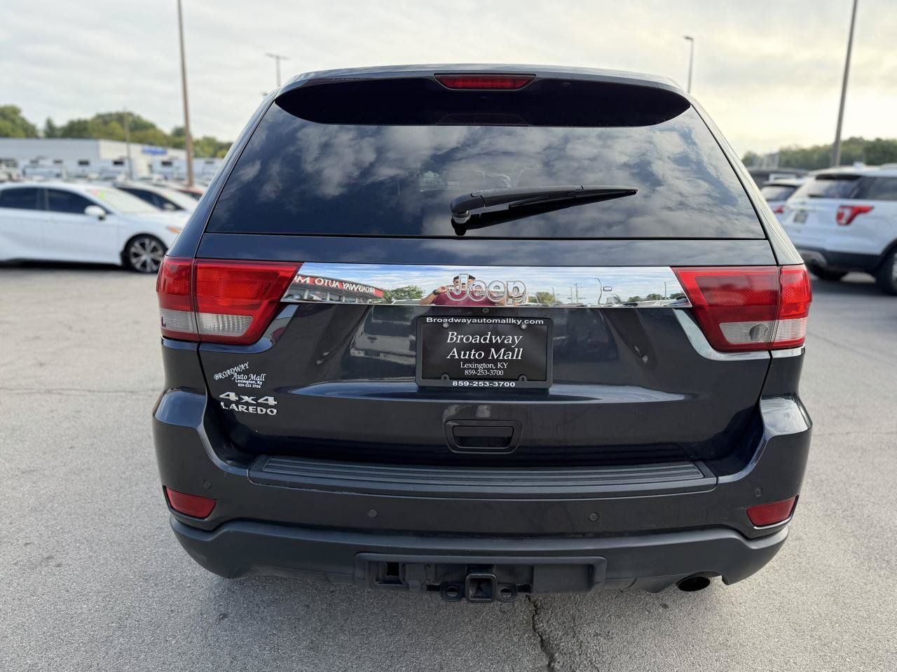 Used 2013 Jeep Grand Cherokee Laredo AWD/4WD image 4