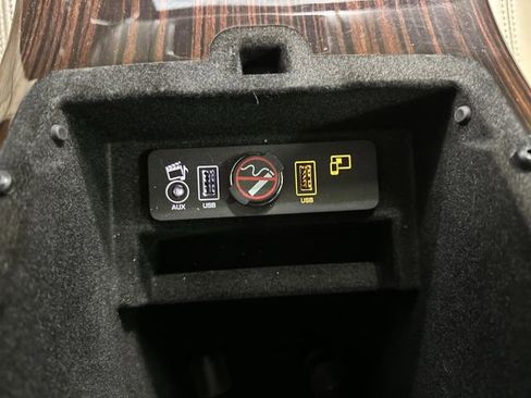 Used 2016 Land Rover Range Rover HSE image 24