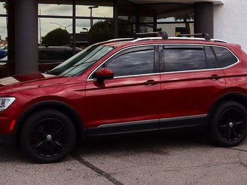 Used 2018 Volkswagen Tiguan SEL w/ 3rd Row Seat Package AWD/4WD image 7