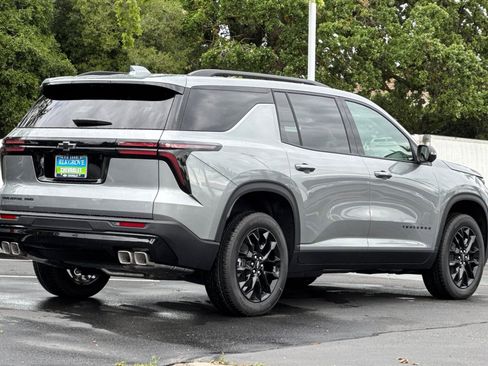 New 2026 Chevrolet Traverse LT w/ Midnight/Sport Edition AWD/4WD image 3