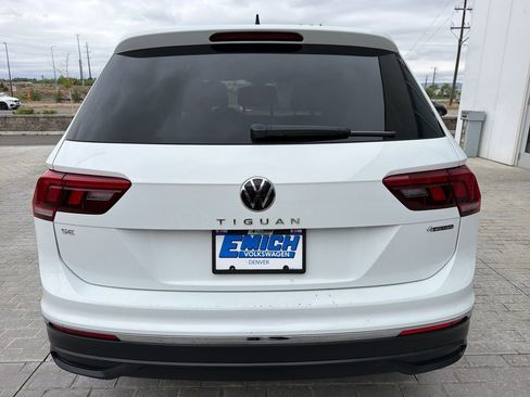 Certified 2022 Volkswagen Tiguan SE w/ Panoramic Sunroof Package AWD/4WD image 6