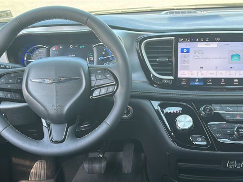 Certified 2023 Chrysler Pacifica Touring-L w/ S Appearance Package FWD image 13