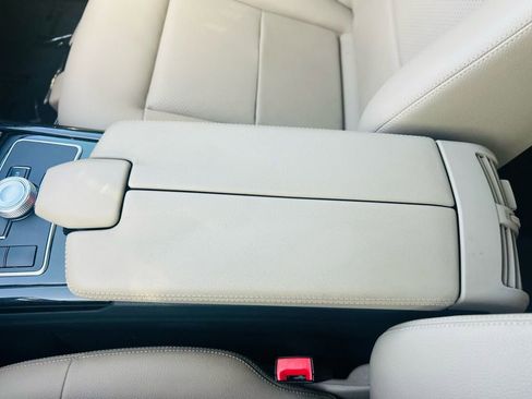 Used 2010 Mercedes-Benz E 350 Sedan image 39