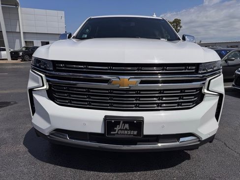 Used 2023 Chevrolet Suburban Premier AWD/4WD image 8
