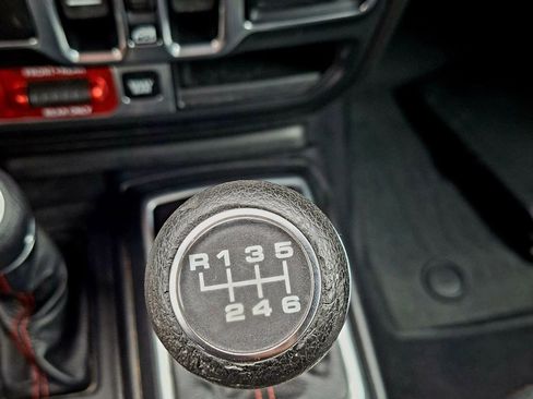 Used 2018 Jeep Wrangler Unlimited Rubicon AWD/4WD image 17