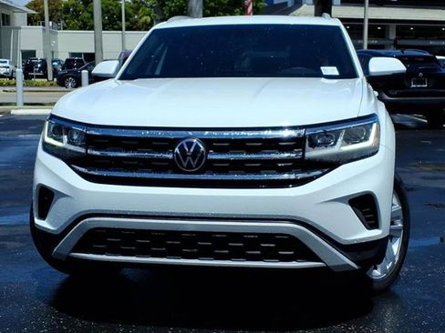 Used 2021 Volkswagen Atlas Cross Sport SE w/ Panoramic Sunroof Package image 2