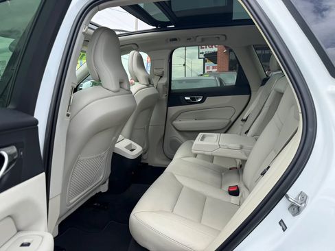 Used 2019 Volvo XC60 T5 Momentum w/ Premium Package FWD image 14