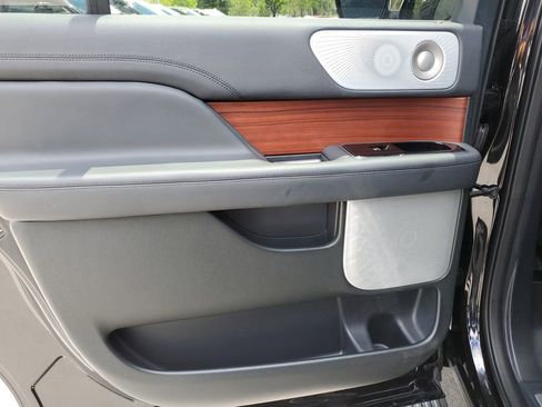 Certified 2024 Lincoln Navigator L Reserve AWD/4WD image 9