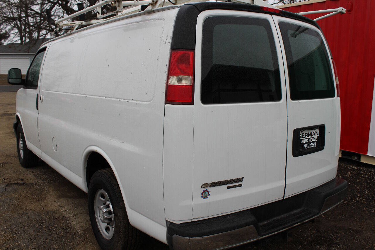 Used 2014 Chevrolet Express 2500 RWD image 6