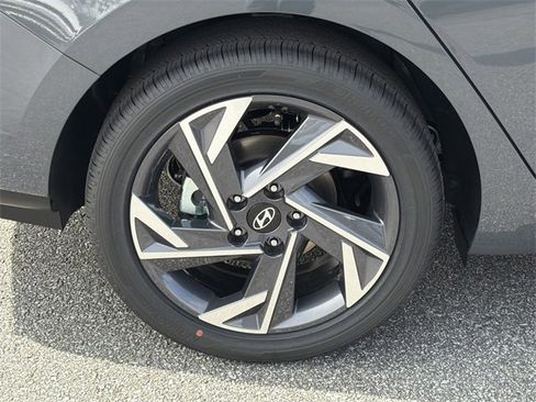 New 2026 Hyundai Elantra Limited image 17