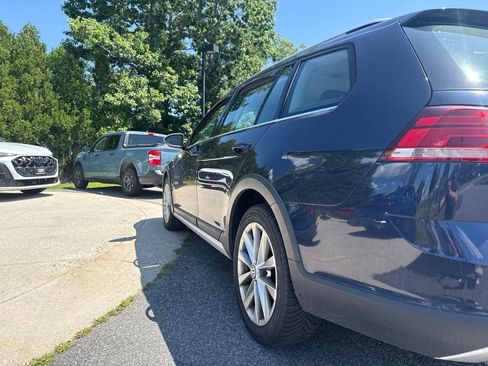 Used 2019 Volkswagen Golf Alltrack S AWD/4WD image 12