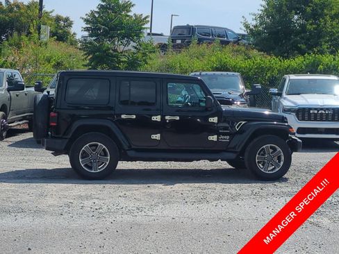 Certified 2019 Jeep Wrangler Unlimited Sahara AWD/4WD image 18