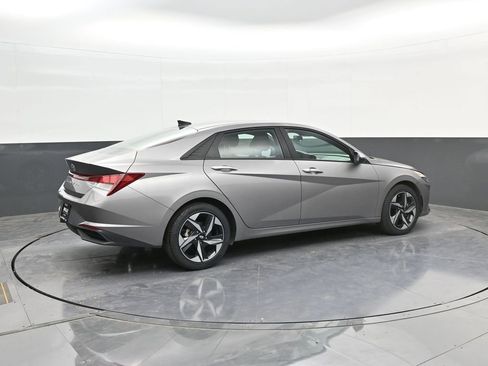 Used 2023 Hyundai Elantra SEL w/ Convenience Package FWD image 8