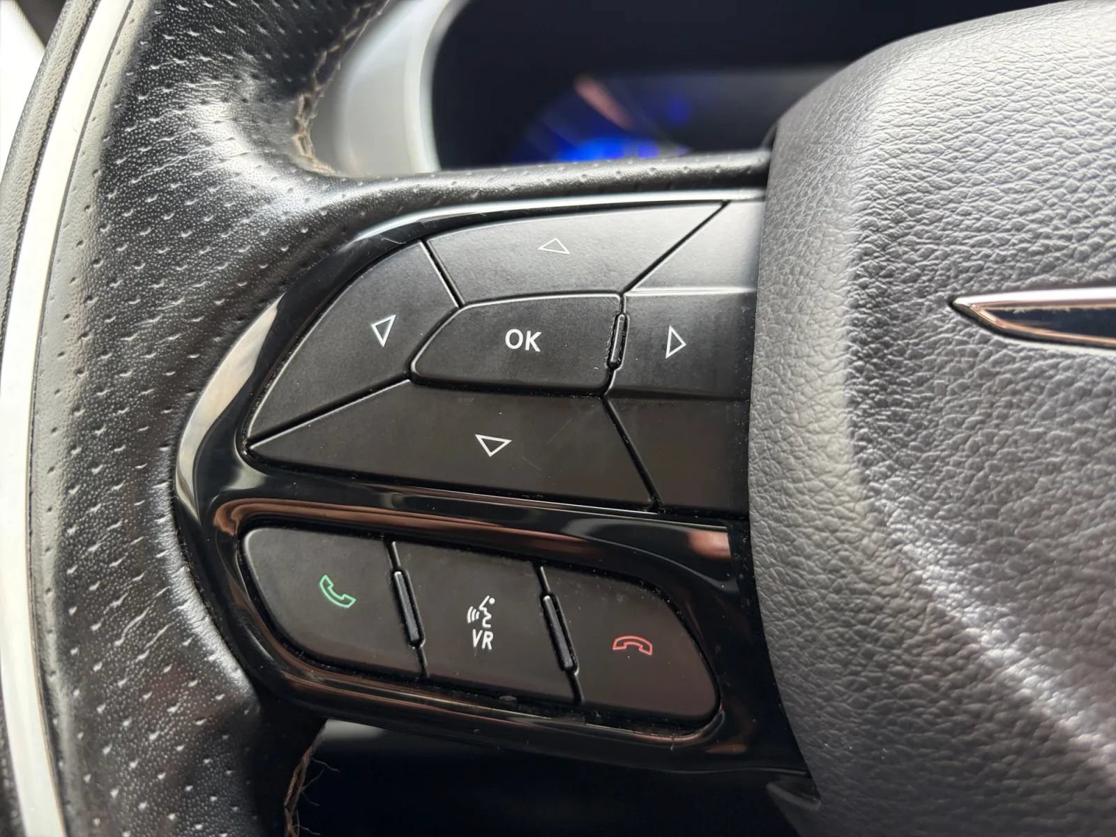 Used 2019 Chrysler Pacifica Limited w/ Advanced Safetytec Group FWD image 32