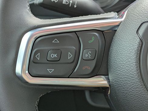 Used 2025 Jeep Wrangler Unlimited Sahara AWD/4WD image 19