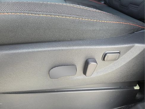 Used 2025 Nissan Frontier PRO-4X image 14