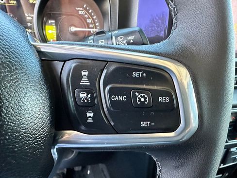 Used 2025 Jeep Wrangler Unlimited Sahara image 28