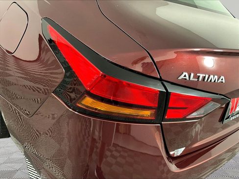 Certified 2024 Nissan Altima 2.5 SV FWD image 23