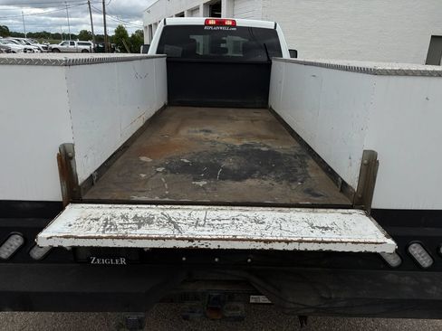 Used 2024 RAM 3500 Tradesman w/ Chrome Appearance Group AWD/4WD image 25