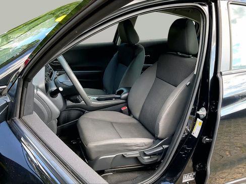 Used 2019 Honda HR-V LX image 8