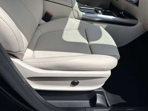 Used 2025 Mercedes-Benz GLA 250 image 12