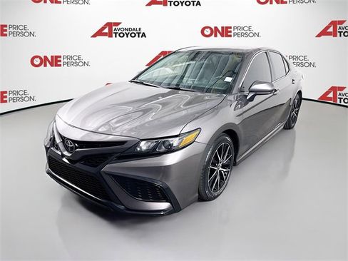 Used 2021 Toyota Camry SE image 3