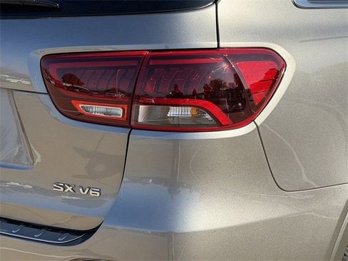 Used 2019 Kia Sorento SX image 7