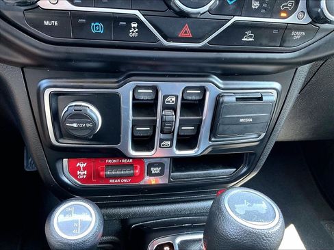 Used 2023 Jeep Wrangler Unlimited Rubicon 4xe w/ Cold Weather Group AWD/4WD image 25