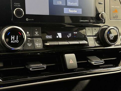 Certified 2022 Toyota Highlander XLE image 20