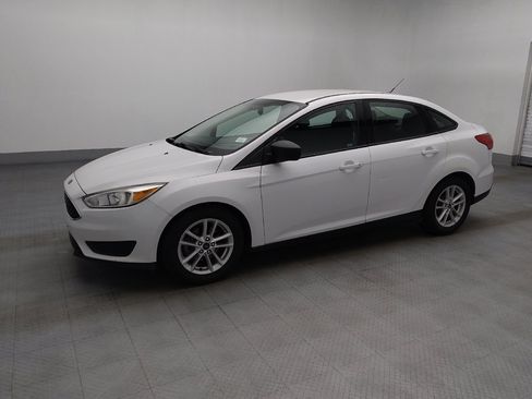 Used 2018 Ford Focus SE FWD image 2