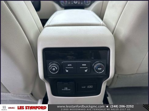 Used 2023 GMC Acadia Denali w/ Denali Ultimate Package AWD/4WD image 16