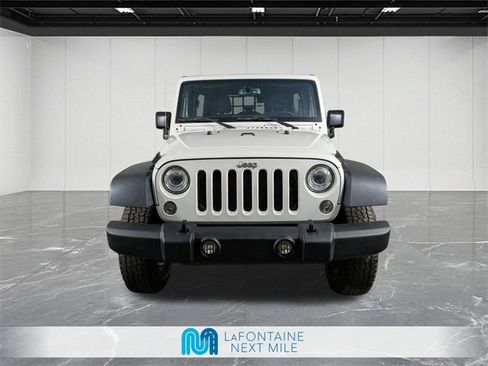 Used 2017 Jeep Wrangler Unlimited Rubicon w/ Connectivity Group image 8