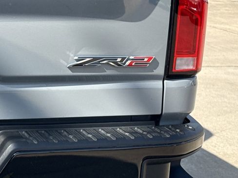 Used 2025 Chevrolet Silverado 2500 ZR2 w/ Technology Package image 10